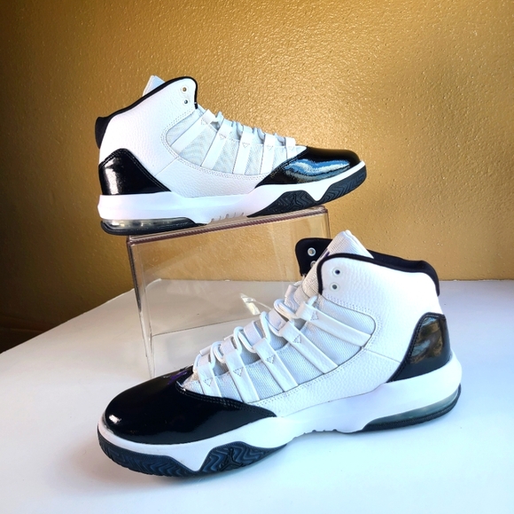 Air Jordan Max Aura Basketball Shoes White/Black AQ9084-121 Men Size 11. main image 5